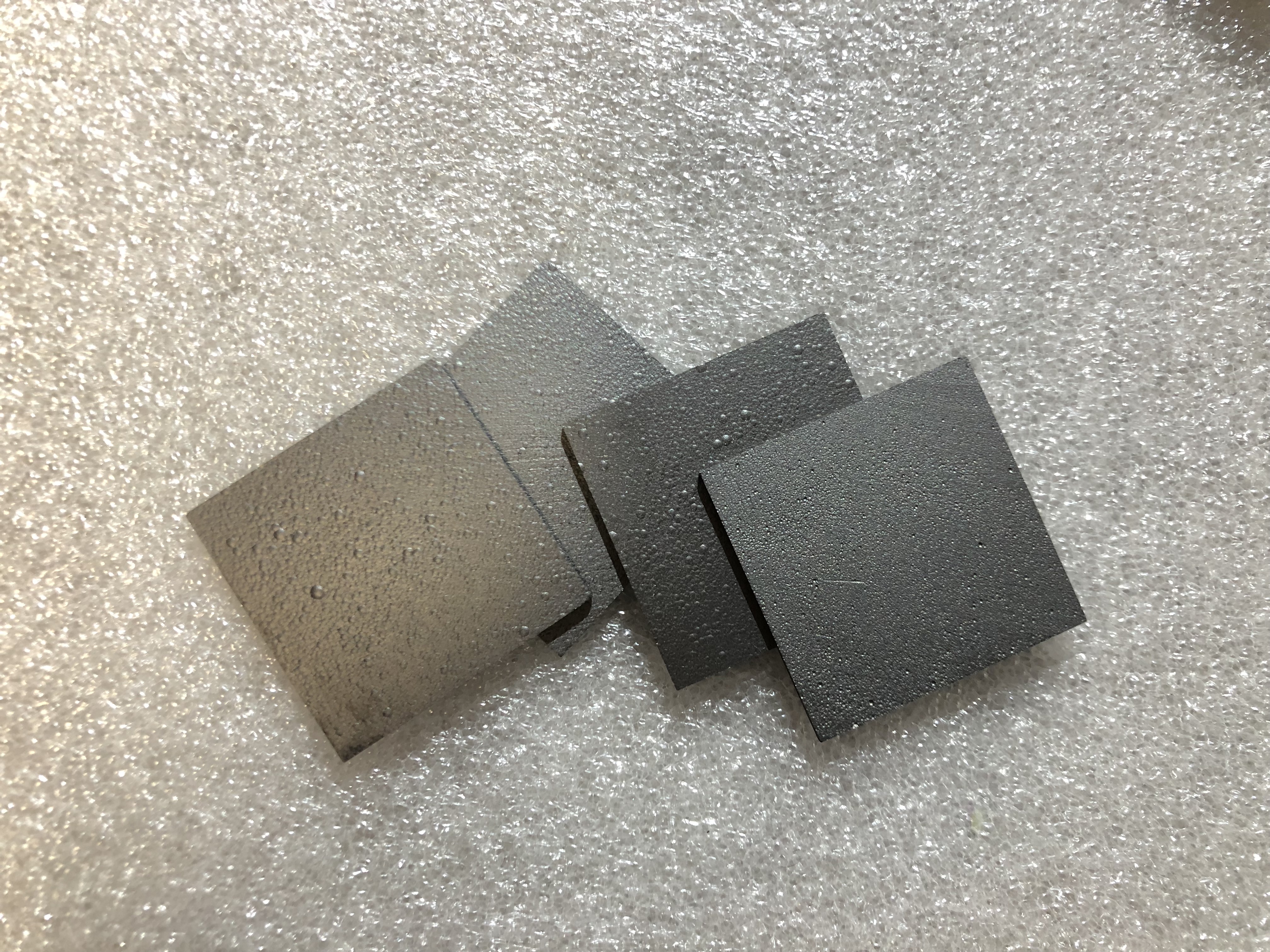 Feuilles de graphite pyrolytique pour la croissance du silicium monocristallin de l'industrie des semi-conducteurs